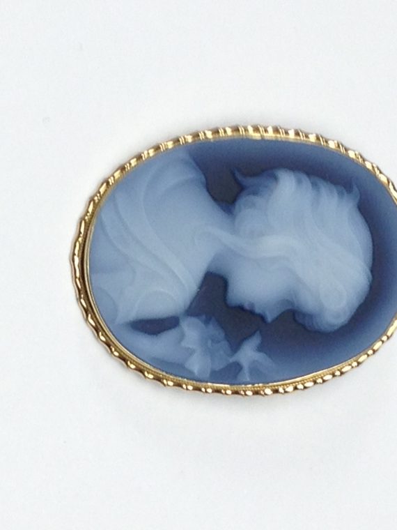 18 carat agate cameo brooch and pendant