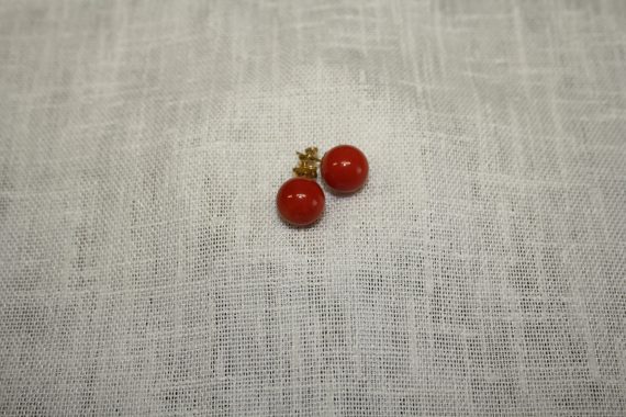 18 carat gold and coral beads earrings