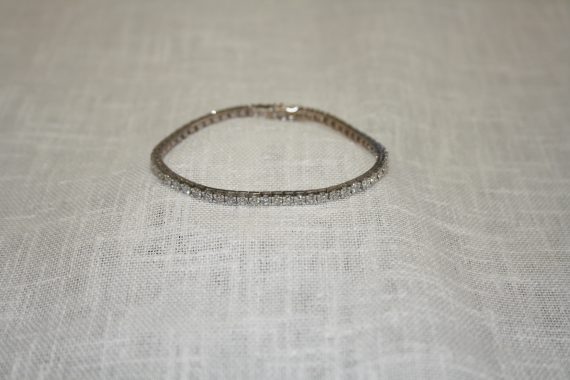 Tennis bracelet