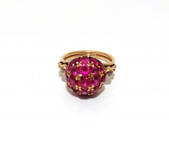 Anello con rubini sintetici