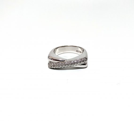 Anello in oro bianco e diamanti