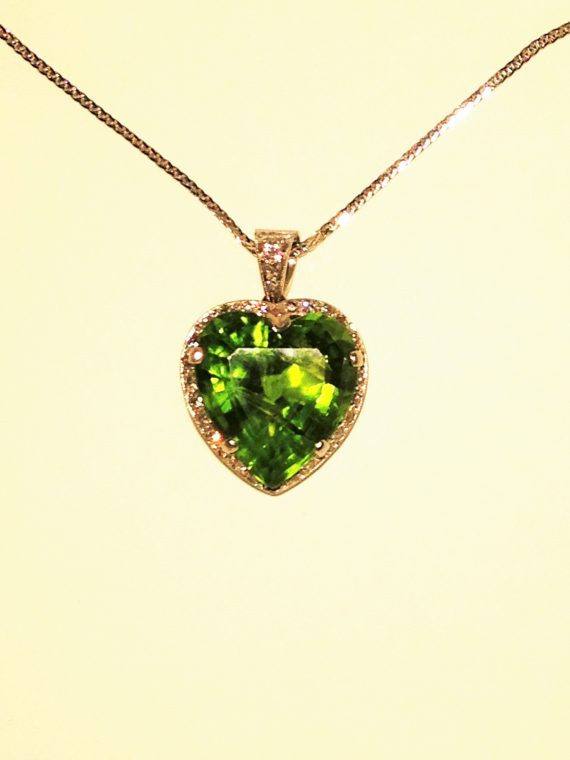 Ciondolo cuore di tormalina verde