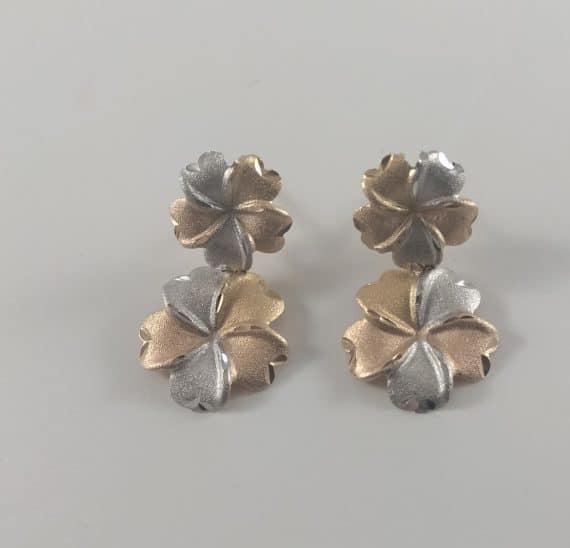 Orecchini a fiore con tre colori d' oro
